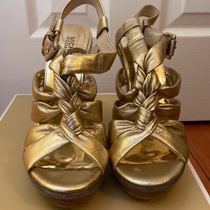 7.5 gold Micheal Kors platform sandal